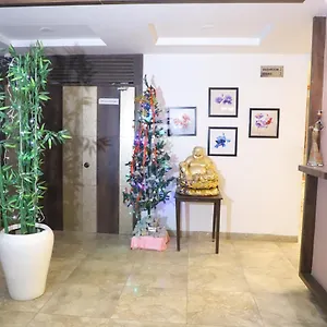 Hotel Genx Le Crescent, Ghaziabad